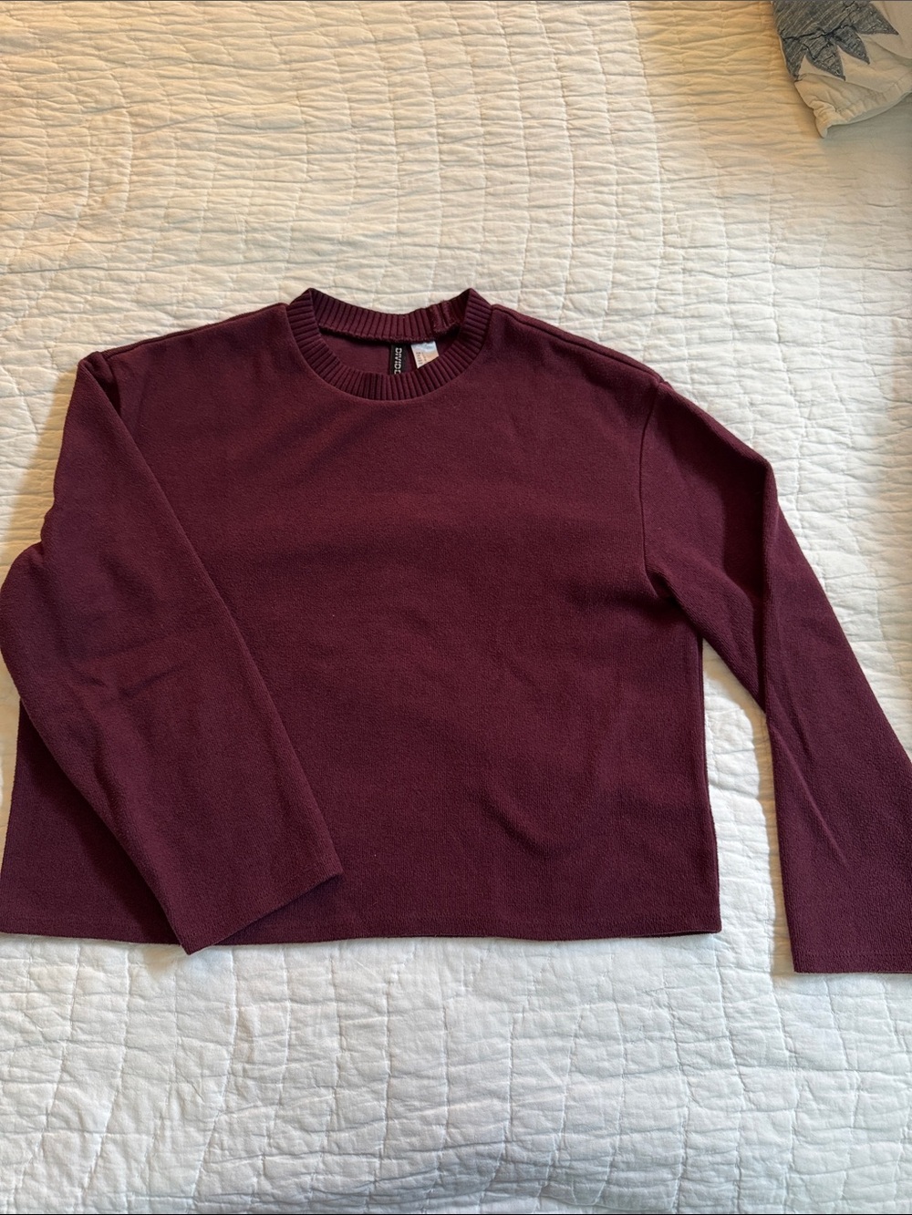 H&M Divided Oversized Crop Burgundy Crewneck Sweatshirt